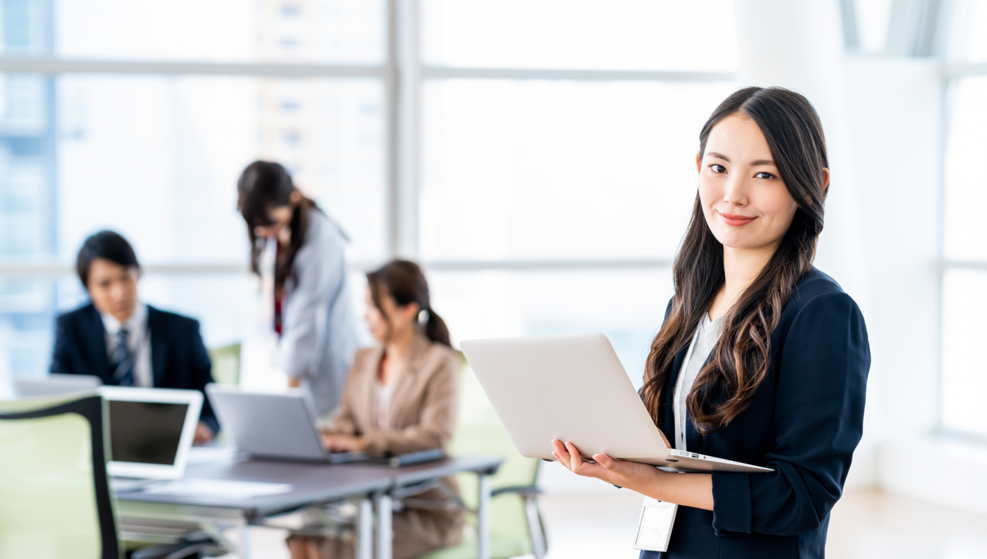 ポイント1：豊富なeラーニングから自由に選択・配信